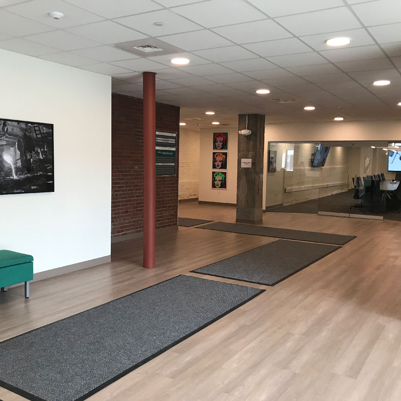 900 Sarah Street Interior